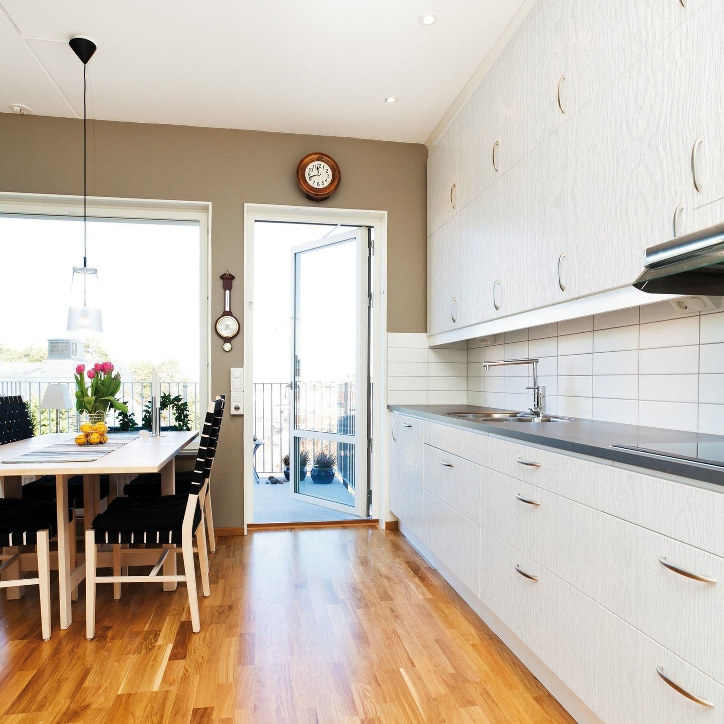 Whitewood Gloss Sticky Back Vinyl Self-Adhesive Woodgrain for Furniture & Surfaces